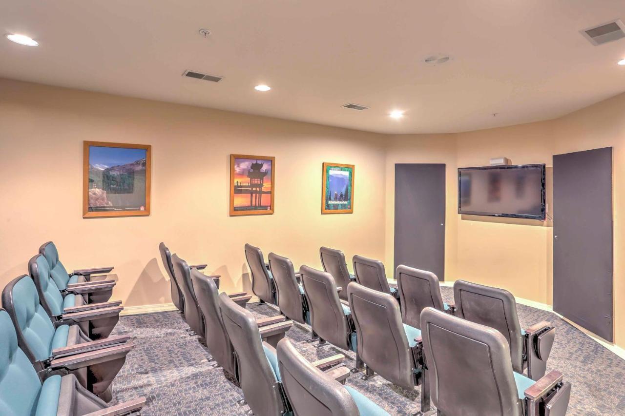 Walk-in Amenities, 3 Mi To Landing! Apartment