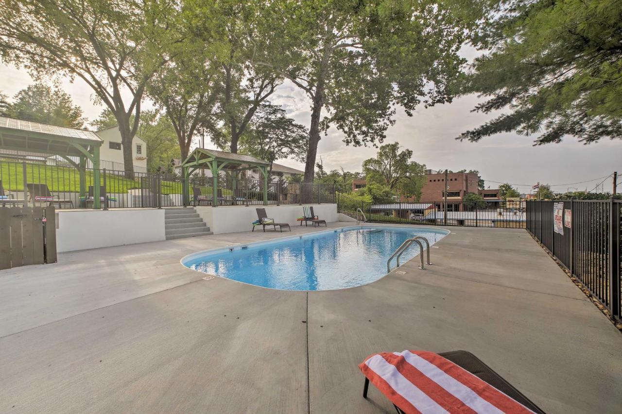Holiday home Downtown With Pool Access! Branson