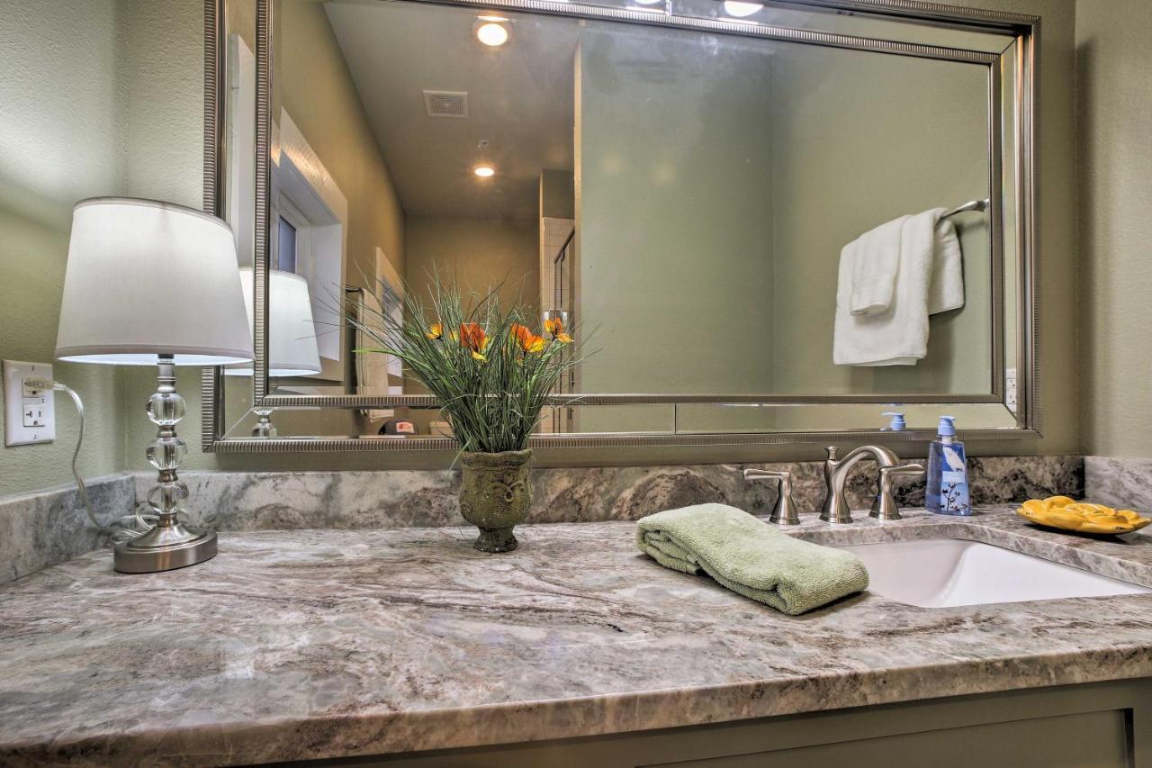 Downtown With Pool Access! Holiday home Branson