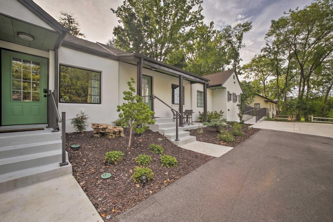 Downtown With Pool Access! Holiday home