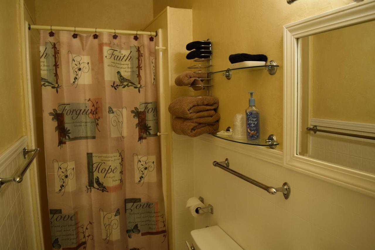 Landmark Inn 2*